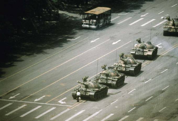 Chine. Beijing. Tiananmen Square. 1989. Photo Stuart Franklin © Magnum photos, Paris.