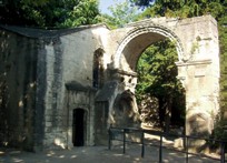  Arles. Eglise Saint Césaire «le vieux» élevée au XIIe siècle sur l’emplacement du premier monastère de religieuses crée par Césaire vers 512
